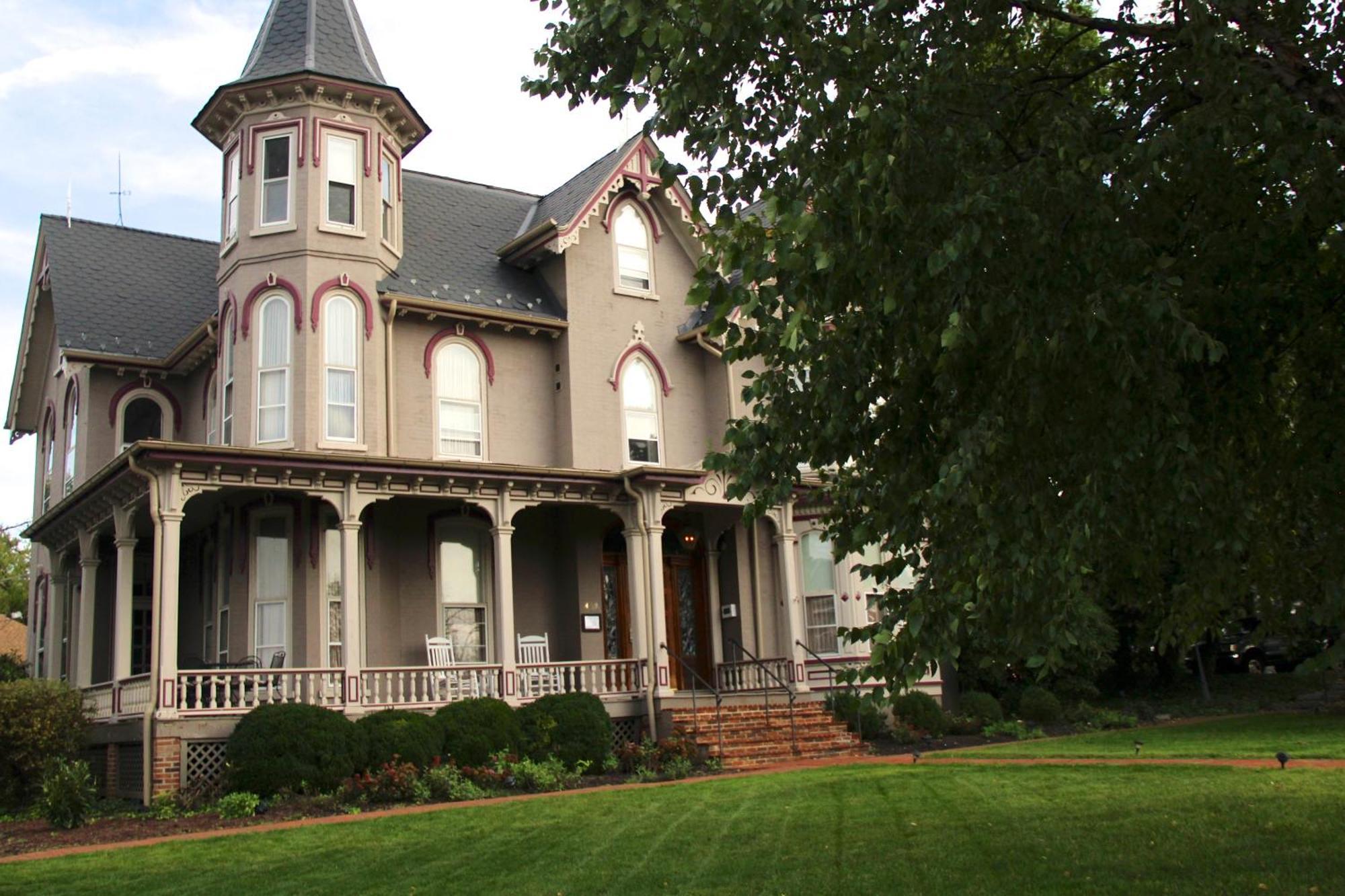 The Joshua Wilton House Hotel Harrisonburg Bagian luar foto